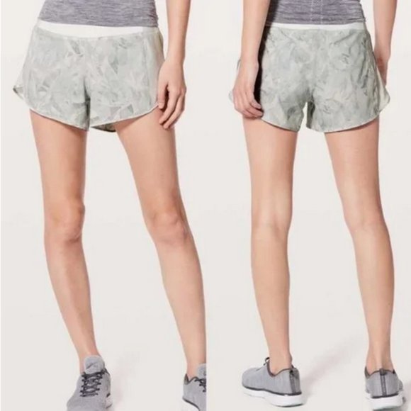 Lululemon Real Quick Short *Perforated 3.5" in Jasmine White Multi Size 8 - Picture 1 of 9